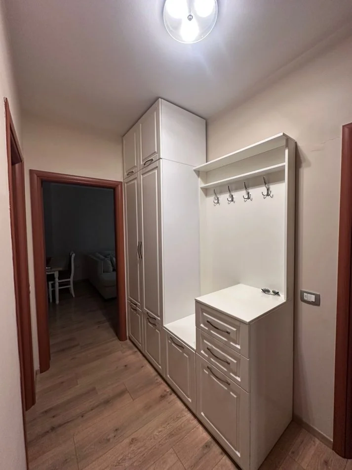 Tirane, jepet me qera 1+1 Kati 2, 65 m² 400 € (Pranë rrethit të Yzberishtit)