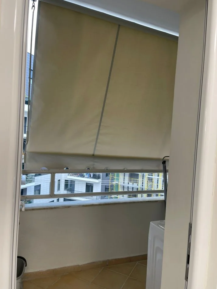 Tirane, jepet me qera apartament 1+1+Ballkon Kati 8, 70 m² 900 € (Rruga e Kosovareve)