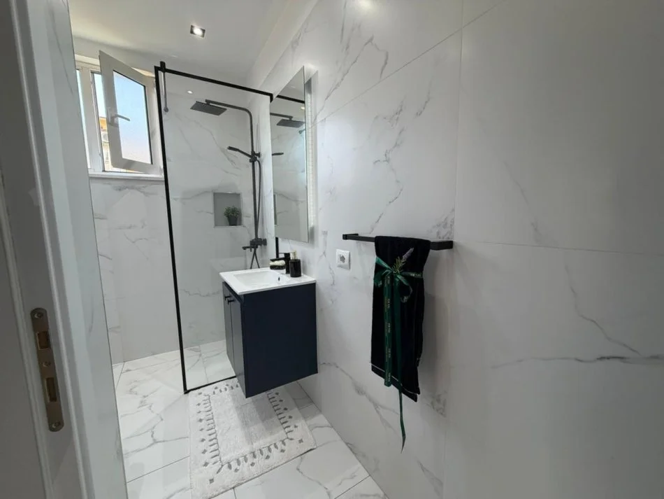 Tirane, shitet apartament 1+1 Kati 6, 77 m² 