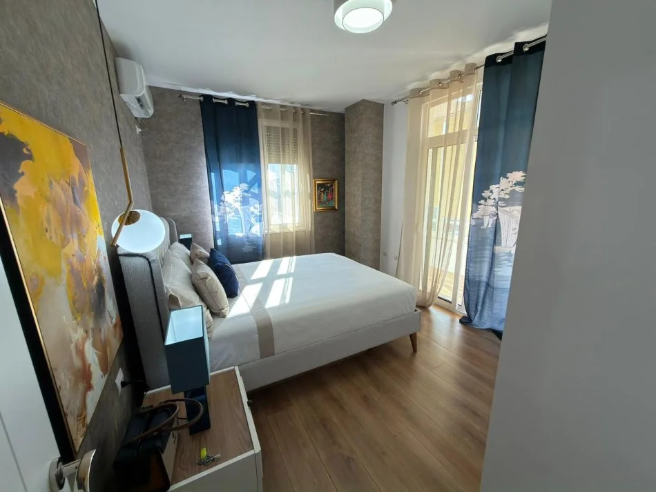 Tirane, shitet apartament 1+1 Kati 6, 77 m² 