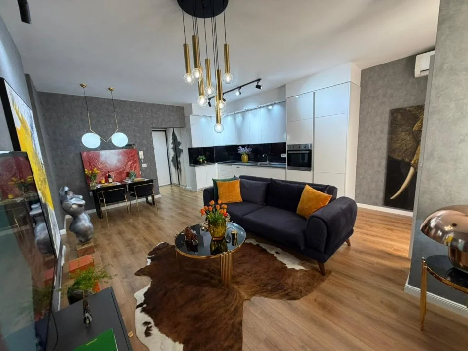 Tirane, shitet apartament 1+1 Kati 6, 77 m² 