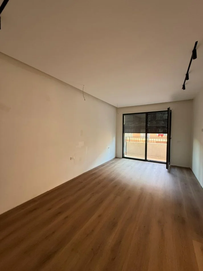 Tirane, shitet apartament 2+1+Ballkon , 119 m² 330.009 € (Liqeni i Thatë)
