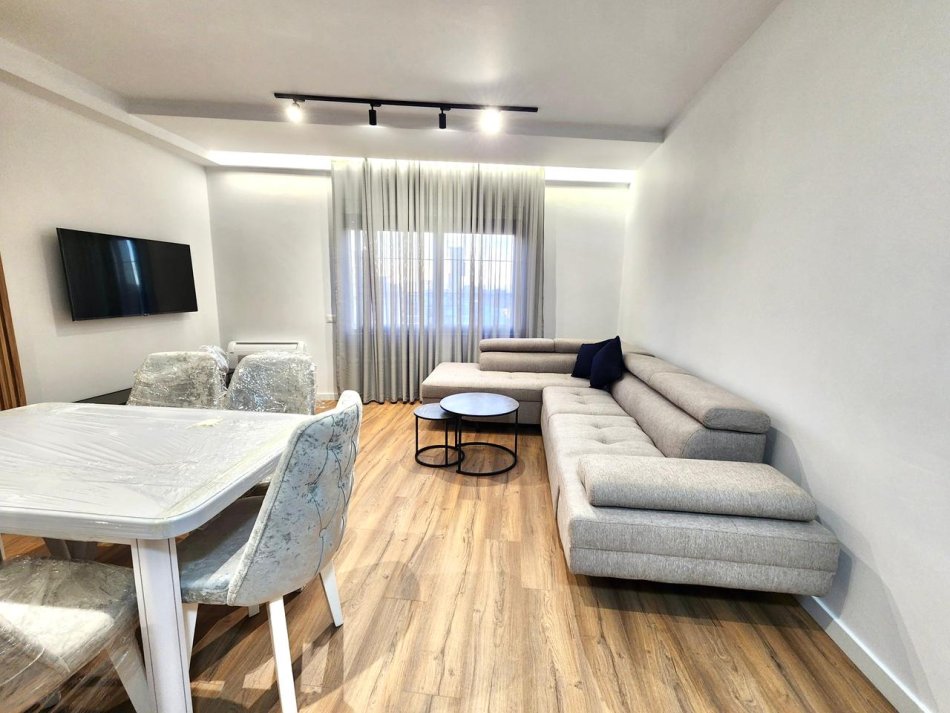 Apartament Premium 3+1+2wc në Qendër – Pazari i Ri- Spar  | 140 m² | Hera e Parë me Qira ( Akoma në cese Mobilimi) 1200 Euro/Muaj🔥 (Qira)