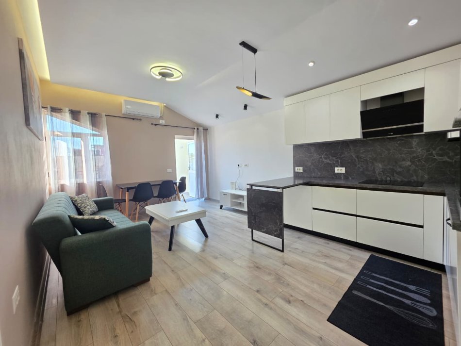 Me Qira: Apartament 2+1 (+ Super Verande & 1 Post Parkimi ✨️) Rrethrrotullimi Shkoze📍 (3 min nga rrethi🔥)  500€/muaj