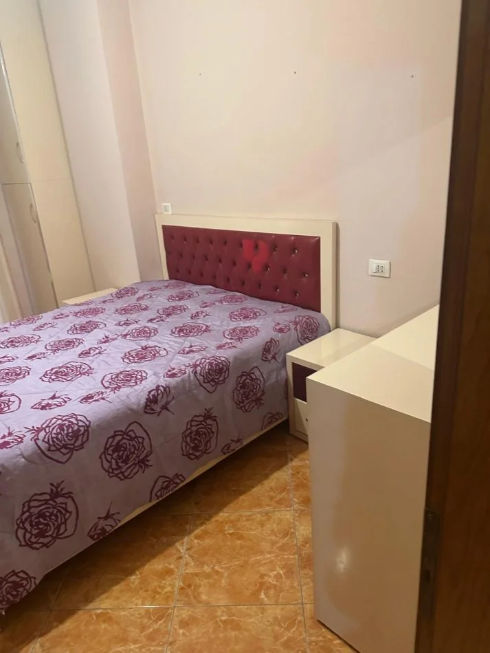 Tirane, jepet me qera apartament 2+1+Aneks+Ballkon Kati 3, 100 m² 