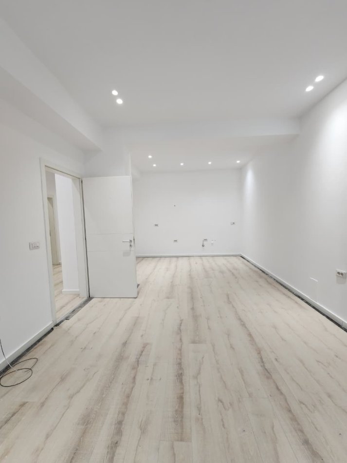 Zyre me Qira ( totalisht e re)🔥 Pallat 2024 Selvia/ Sa kalon vilën Gold -- 105 m2 55.000 lekë/Muaj Neto