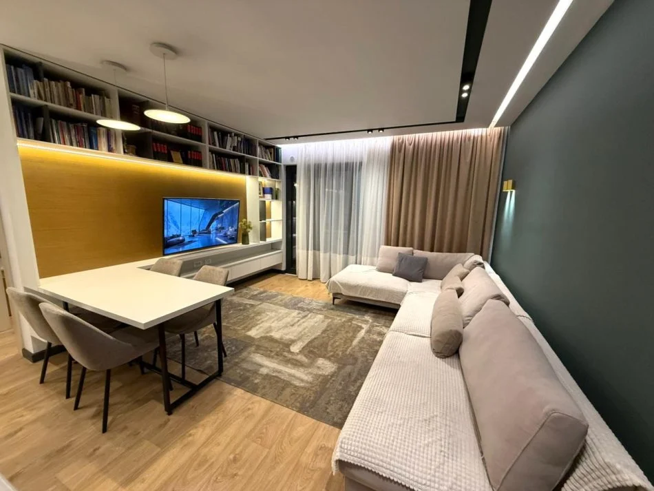 Tirane, jepet me qera apartament 2+1+Aneks+Ballkon Kati 4, 1.200 € (Liqeni thate)Te Radissoni