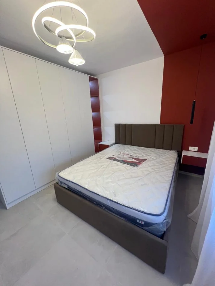 Tirane, jepet me qera apartament 2+1 , 90 m² 800 € (Ura e Tabakëve)