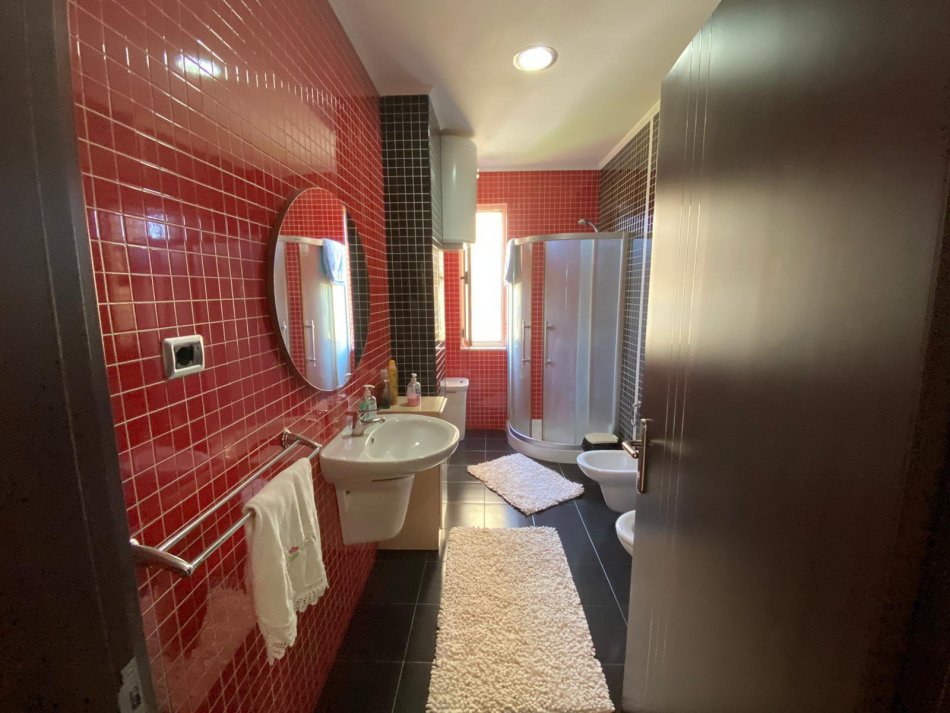 Tirane, shes apartament 2+1+Aneks+Ballkon Kati 2, 134 m² 259.400 € (Prane Hotel Radisson)