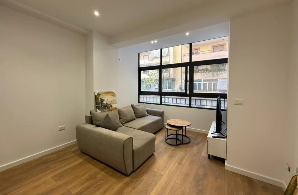 Tirane, shitet apartament 1+1 Kati 1, 40 m² 125.000 € (komuna parissit)
