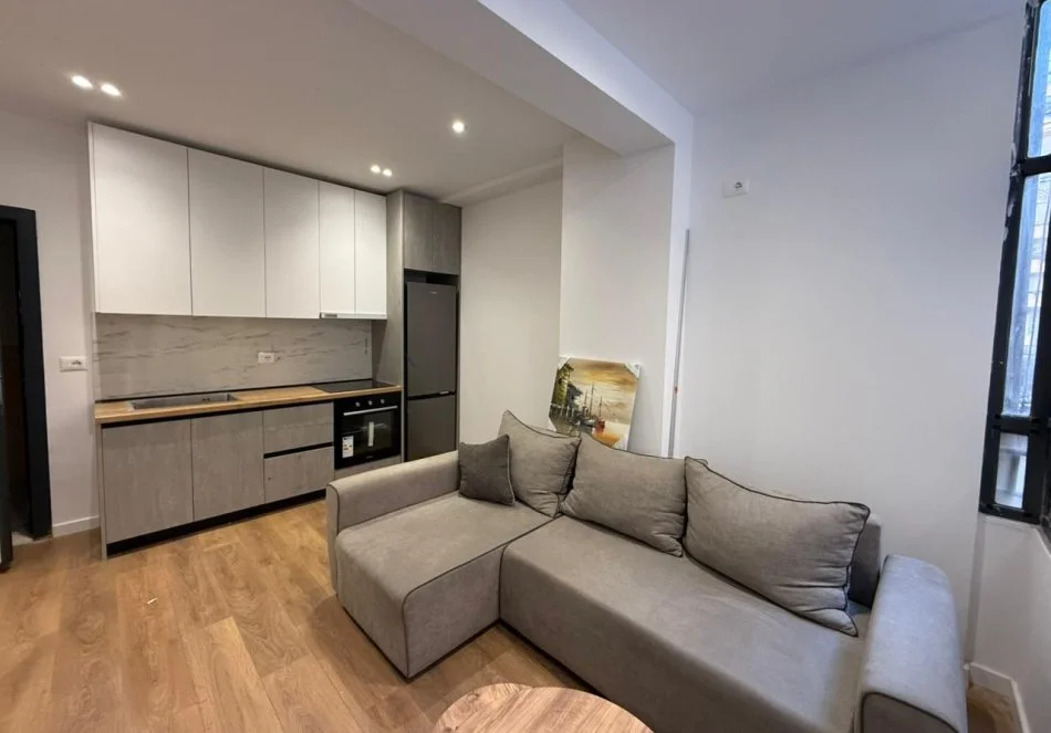 Tirane, shitet apartament 1+1 Kati 1, 40 m² 125.000 € (komuna parissit)