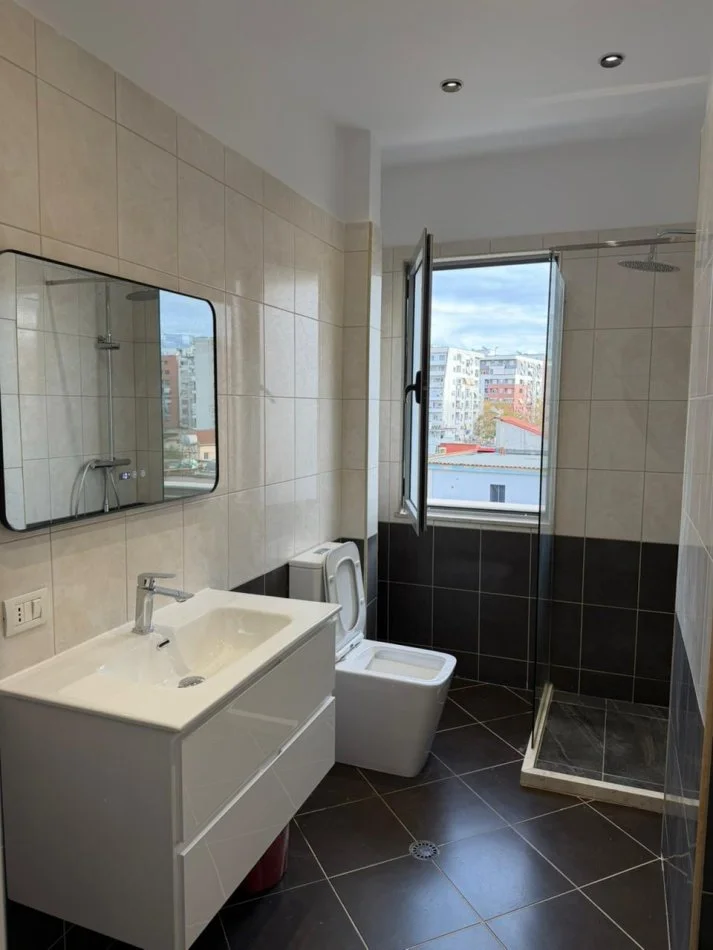 Tirane, shitet apartament 1+1 Kati 3, 50 m² 88.000 € (Pallati Nela 5)