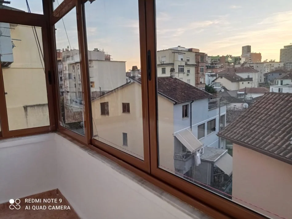 Tirane, shitet apartament 1+1 Kati 4, 53 m² 125.000 € (Pranë Shkollës së Baletit)