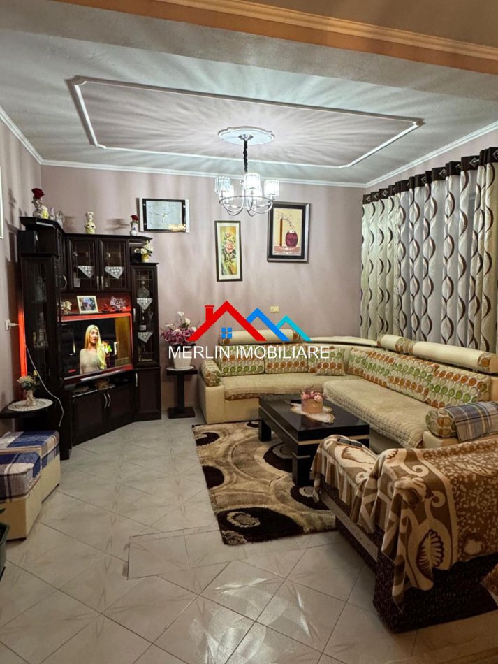 Tirane, jepet me qera apartament 2+1+Ballkon Kati 2, 85 m² 462 € (Rruga Besa)