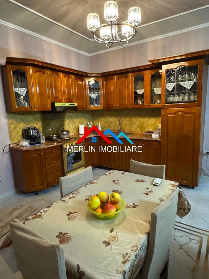 Tirane, jepet me qera apartament 2+1+Ballkon Kati 2, 85 m² 462 € (Rruga Besa)