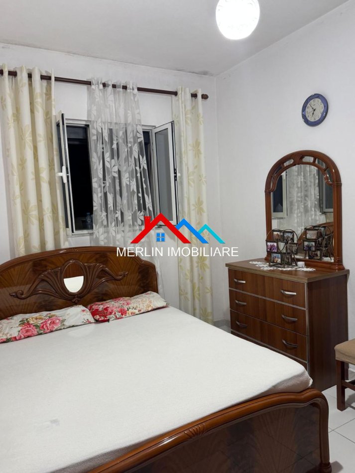 Tirane, jepet me qera apartament 2+1+Ballkon Kati 2, 85 m² 462 € (Rruga Besa)