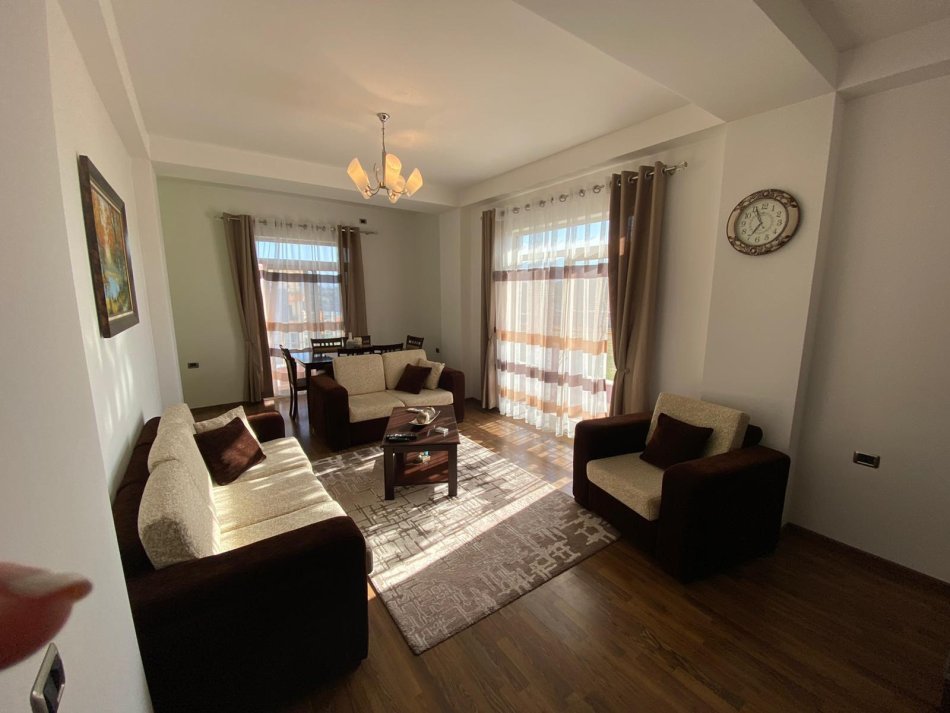 Tirane, shes apartament 2+1+Aneks+Ballkon Kati 2, 134 m² 259.400 € (Prane Hotel Radisson)