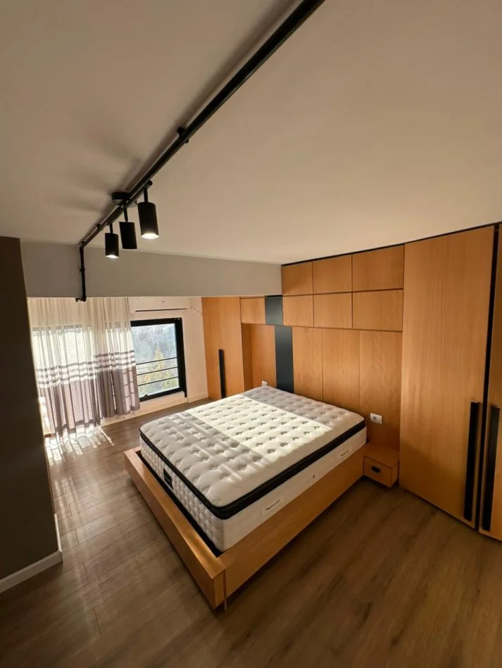 Tirane, shitet apartament duplex 2+1+Ballkon , 111 m² 170.000 € (Golden Park 3)