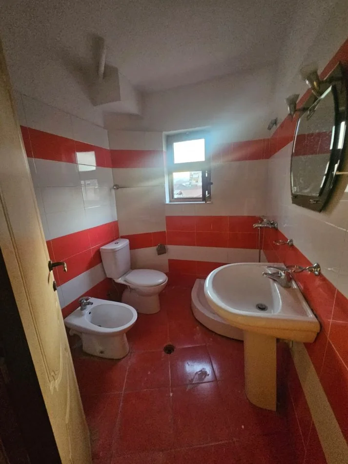 Tirane, shitet apartament 1+1 Kati 4, 53 m² 125.000 € (Pranë Shkollës së Baletit)