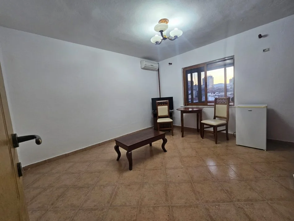 Tirane, shitet apartament 1+1 Kati 4, 53 m² 125.000 € (Pranë Shkollës së Baletit)