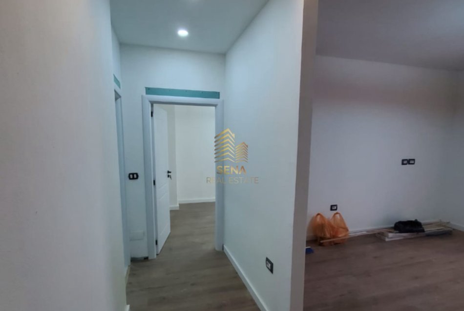Tirane, shitet apartament 1+1+Ballkon Kati 2, 77 m² 190.000 € (Komuna, Rruga Skender Luarasi)