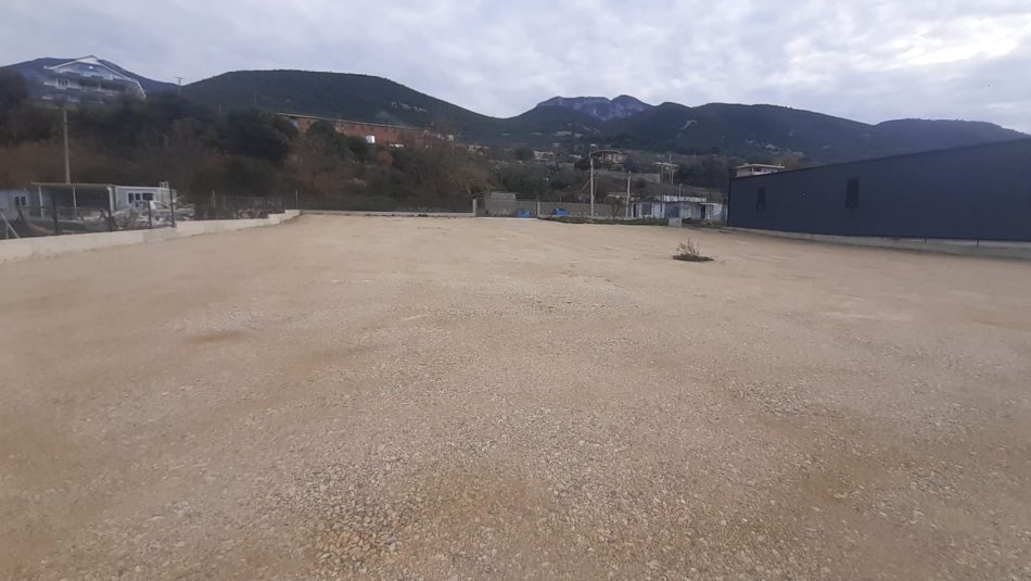 Tirane, jepet me qera toke , 2.290 m² (Rruga Myslym Keta)