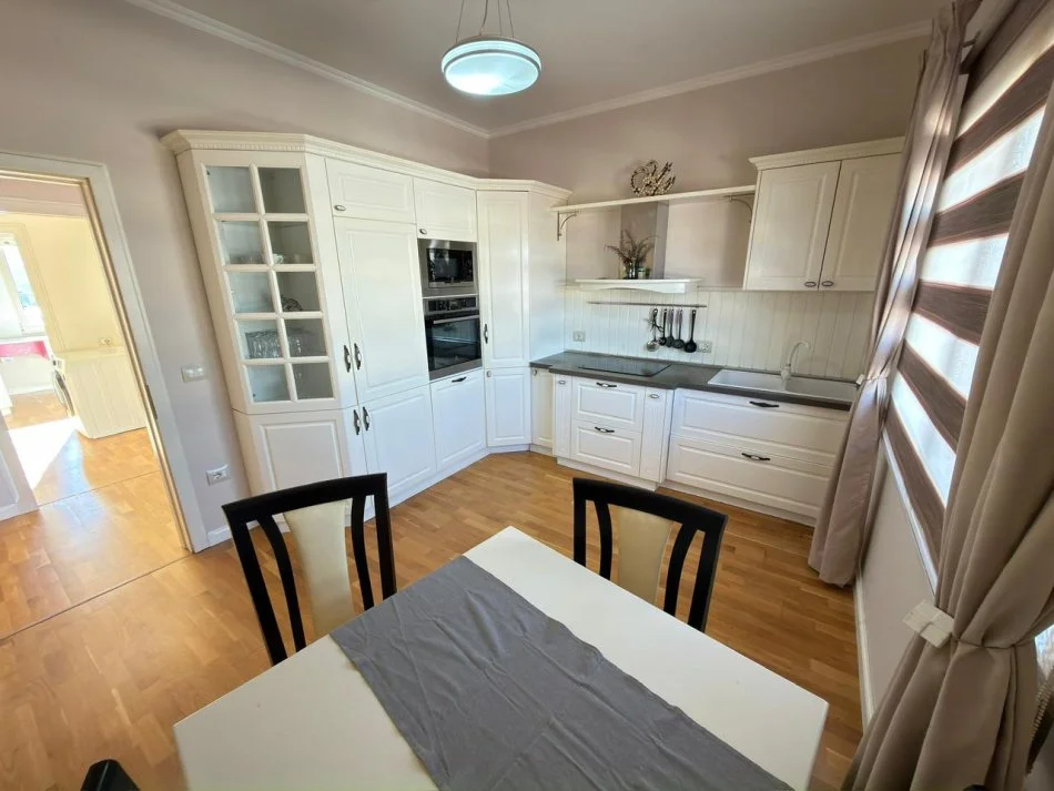 Tirane, shitet apartament 2+1 Kati 6, 