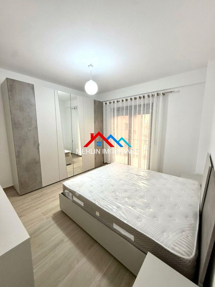 Tirane, jepet me qera apartament 2+1+Ballkon Kati 2, 104 m² 700 € (Rruga Feiz Himzo)