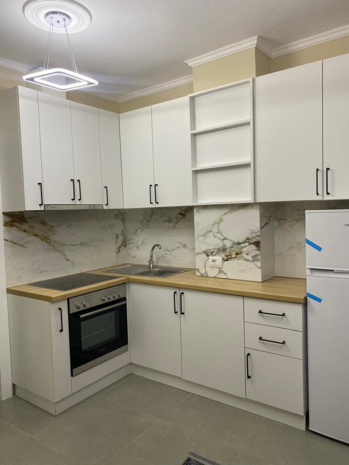 Tirane, jepet me qera Vile 1+1+Ballkon , 55 m² 400 € (Laprake, Rruga Andon Mazreku)