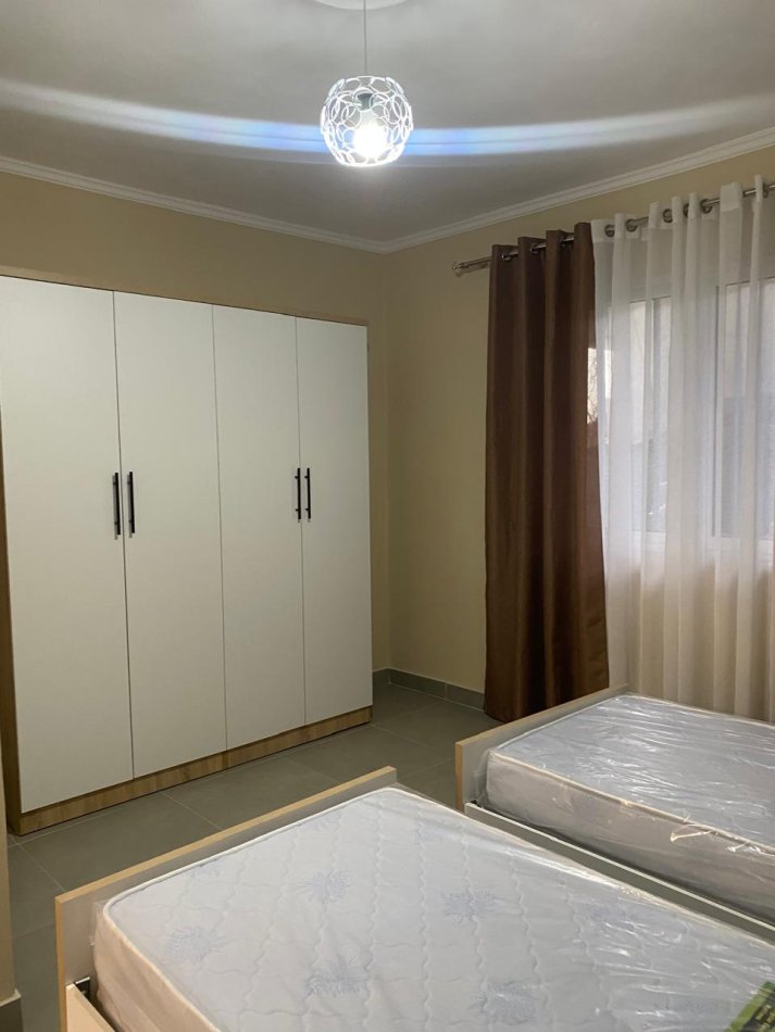 Tirane, jepet me qera Vile 1+1+Ballkon , 55 m² 400 € (Laprake, Rruga Andon Mazreku)