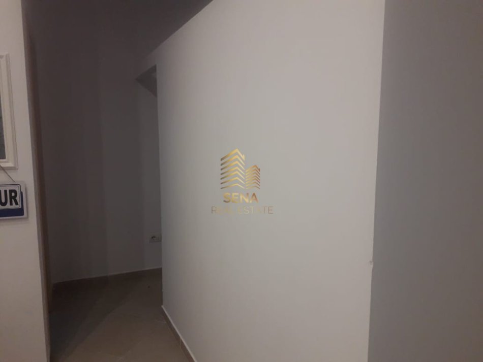 Tirane, jepet me qera ambjent biznesi Kati 0, 30 m² 300 € (Kinostudio,Rruga Myslym Keta)