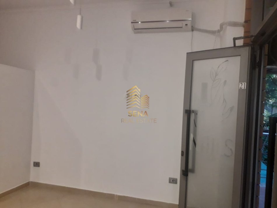 Tirane, jepet me qera ambjent biznesi Kati 0, 30 m² 300 € (Kinostudio,Rruga Myslym Keta)