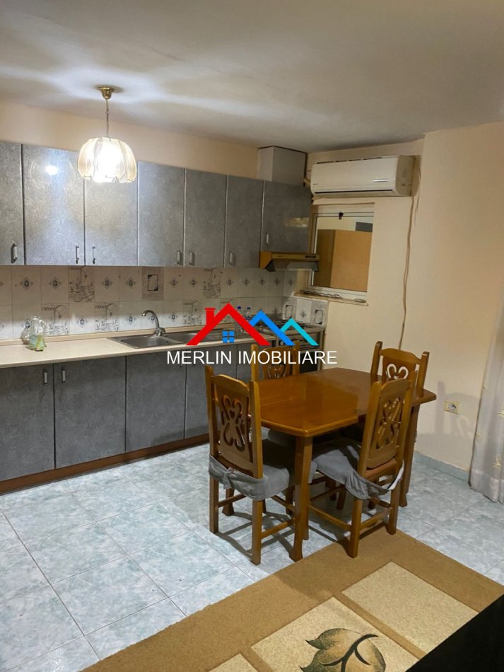 Tirane, jepet me qera apartament 1+1+Ballkon Kati 3, 70 m² 415 € (RRUGA HASAN VOGLI,SELITE)