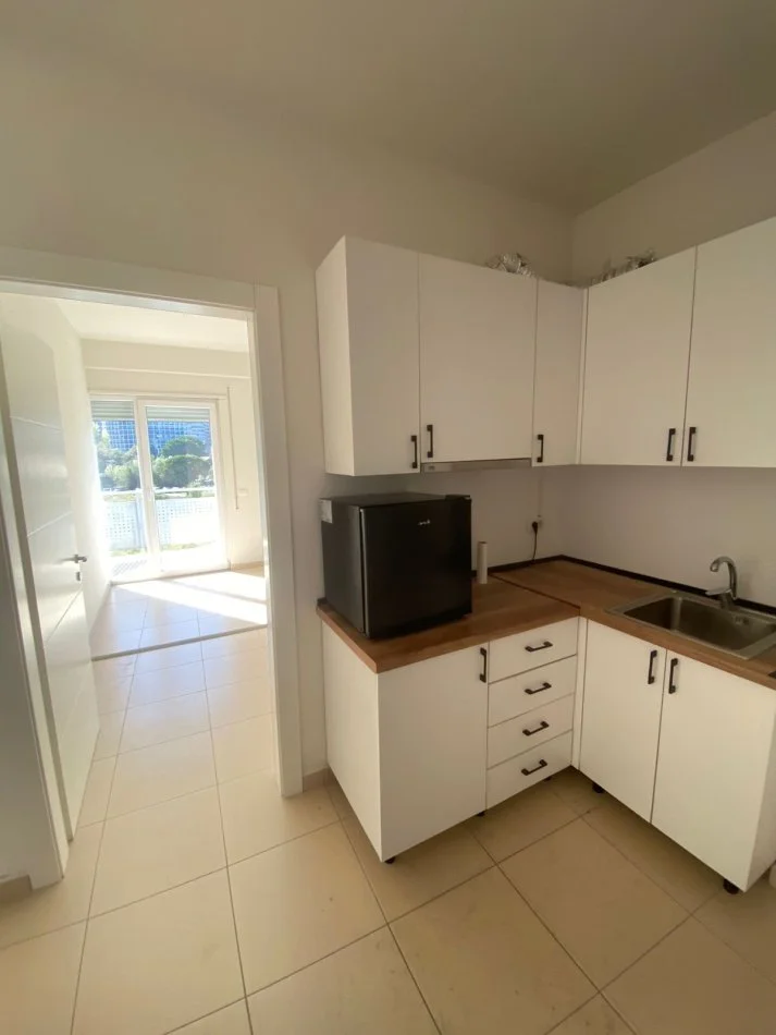 Tirane, jepet me qera zyre Kati 2, 68 m² 800 €