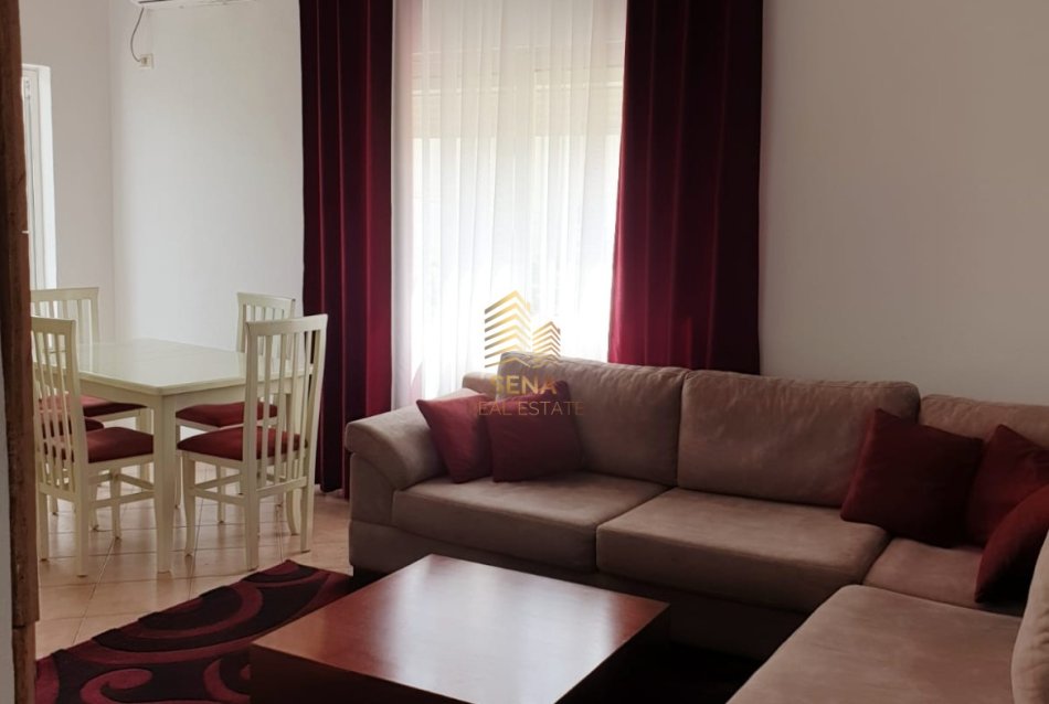 Tirane, jepet me qera apartament 1+1+Ballkon Kati 1, 65 m² 350 € (Yzberisht, Rruga Thoma Koxhaj)
