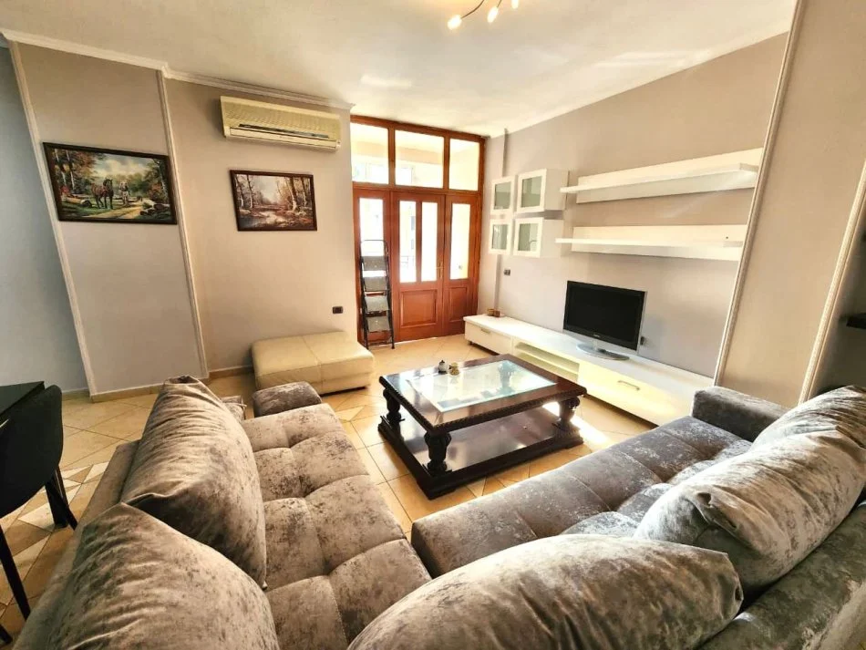 Shqiperi, jepet me qera apartament 2+1+Ballkon Kati 8, 120 m² || 60,000 All/Muaj || (Selvia, Shkolla Siri Kodra)