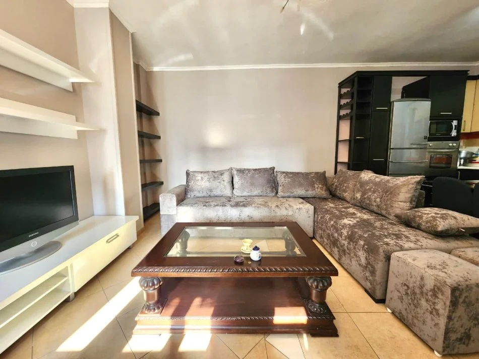 Shqiperi, jepet me qera apartament 2+1+Ballkon Kati 8, 120 m² || 60,000 All/Muaj || (Selvia, Shkolla Siri Kodra)