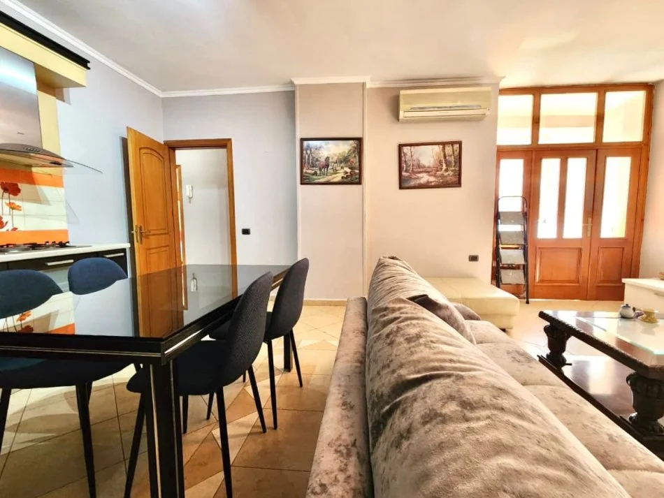 Shqiperi, jepet me qera apartament 2+1+Ballkon Kati 8, 120 m² || 60,000 All/Muaj || (Selvia, Shkolla Siri Kodra)