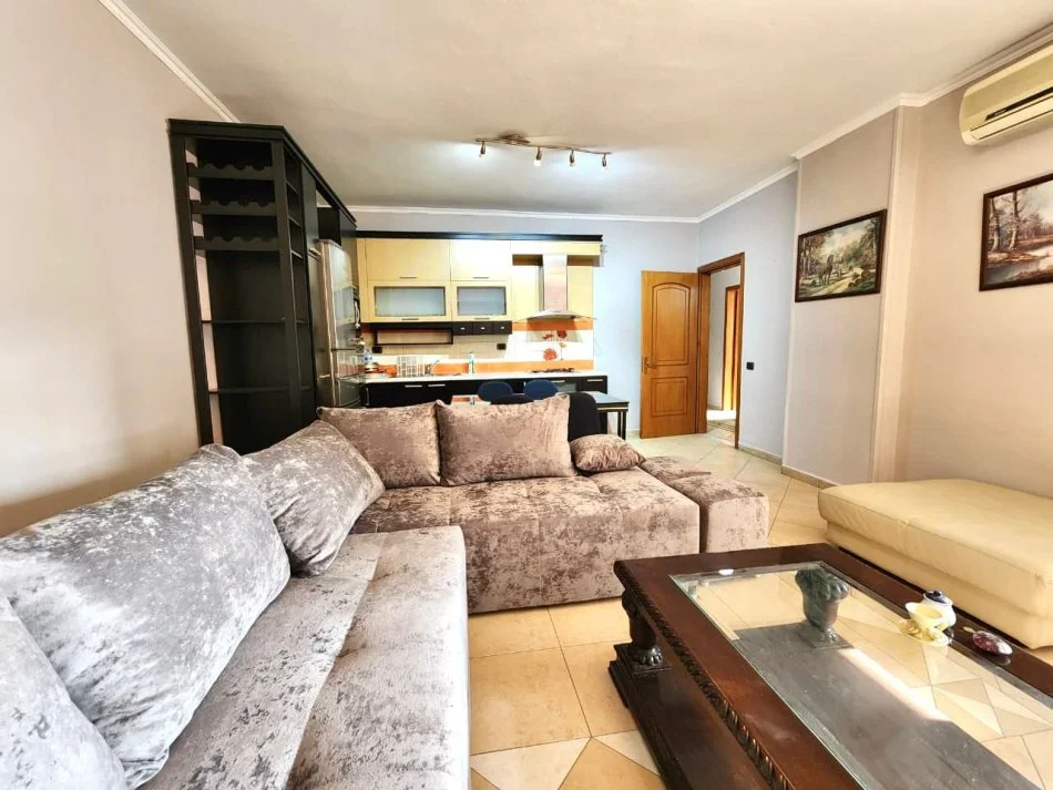 Shqiperi, jepet me qera apartament 2+1+Ballkon Kati 8, 120 m² || 60,000 All/Muaj || (Selvia, Shkolla Siri Kodra)