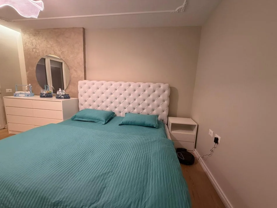 Tirane, shitet apartament 2+1+2 Poste Parkimi, Kati 2, 116 m² (Rruga e Bogdaneve)