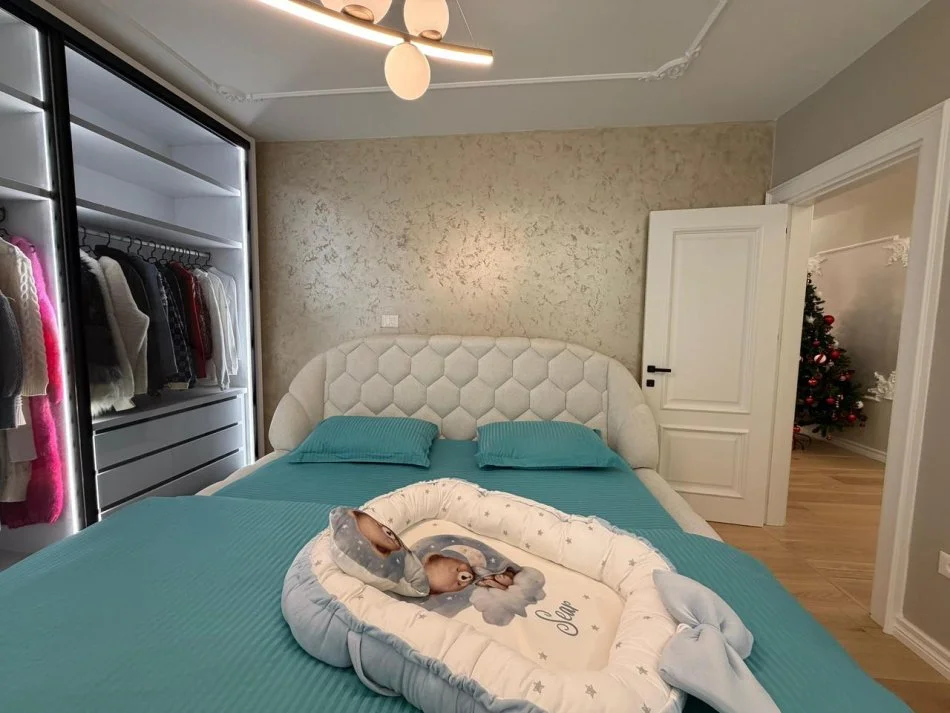 Tirane, shitet apartament 2+1+2 Poste Parkimi, Kati 2, 116 m² (Rruga e Bogdaneve)