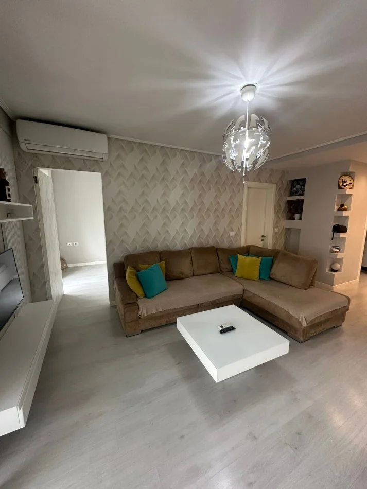 Tirane, shitet apartament 1+1+Ballkon , 92 m² 146.000 € (Unaza e Re)