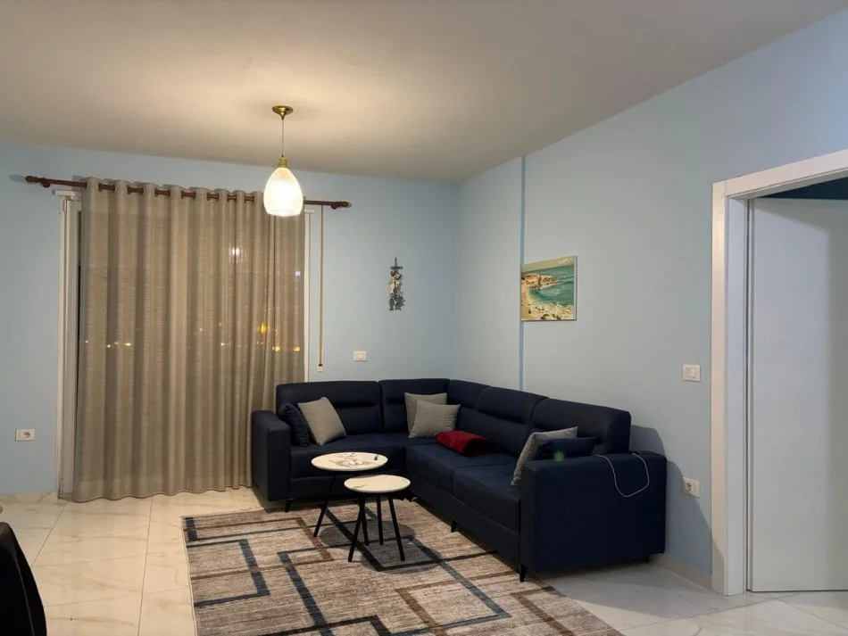 Tirane, jepet me qera apartament 1+1 Kati 8, 500 € 
