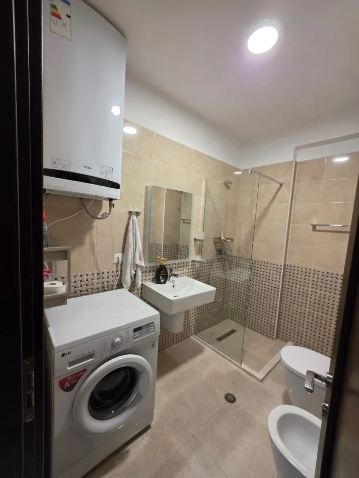 Tirane, shitet 2+1+Ballkon Kati 2, 96 m² 220.000 € (Kompleksi Fratari)