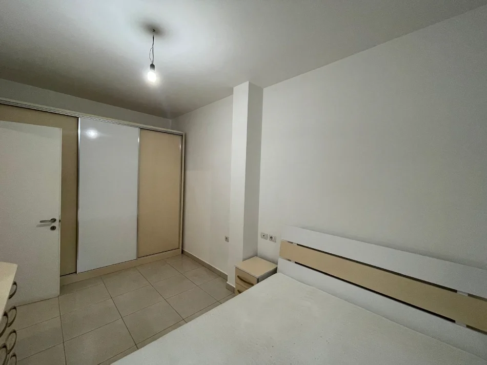 Tirane, jepet me qera apartament 1+1 , 45 m² 315 € 