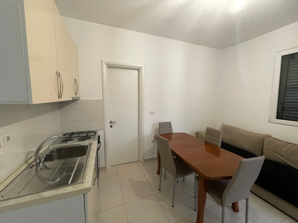 Tirane, jepet me qera apartament 1+1 , 45 m² 315 € 