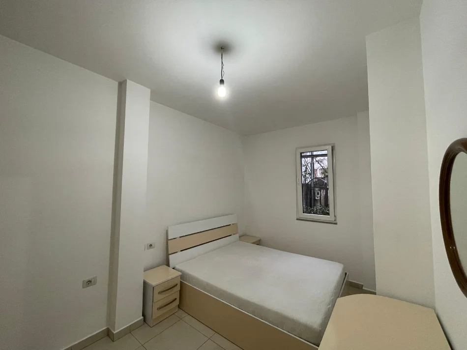 Tirane, jepet me qera apartament 1+1 , 45 m² 315 € 