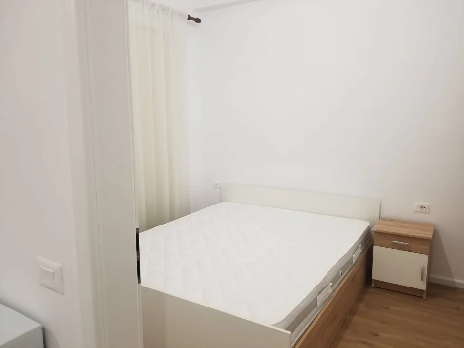 Tirane, jepet me qera apartament 1+1 Kati 3, 