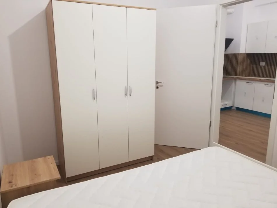 Tirane, jepet me qera apartament 1+1 Kati 3, 