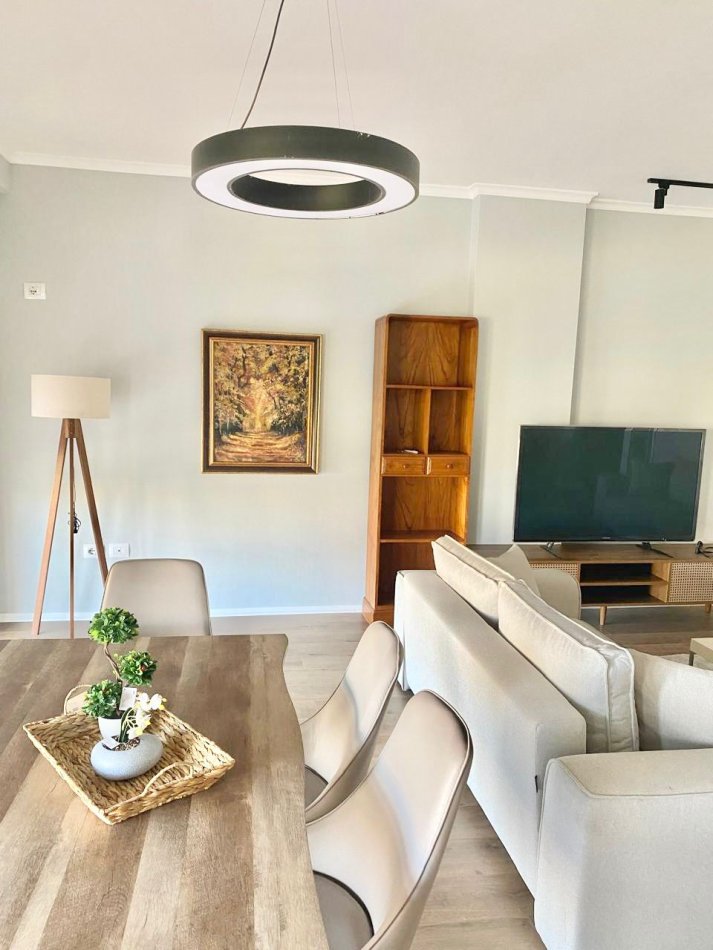 Tirane, jepet me qera apartament 2+1+Ballkon Kati 4, 115 m² 1.100 € (Kopshi Zoologjik)